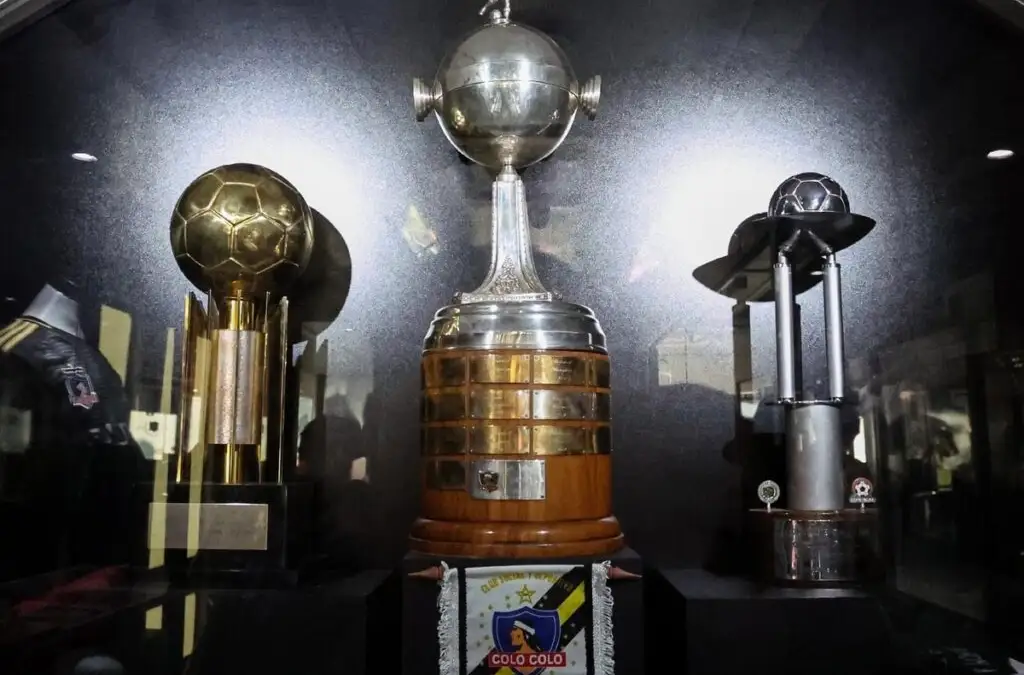 Para los hinchas que no pueden acercarse a la historia, la historia se acerca a ellos.
