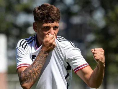[VIDEO]: Joven delantero le mete presión a Jorge Almirón con hattrick en Colo-Colo Sub-18