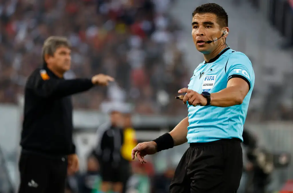 Johnny Herrera apuntó a supuestas ayudas arbitrales a Colo-Colo.
