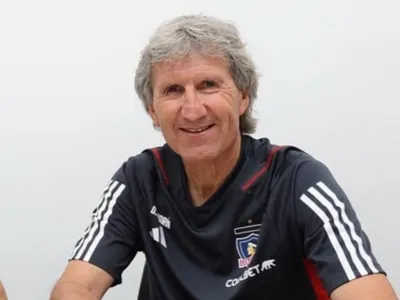 «Con el pase en su poder»: Daniel Morón confirma nueva baja para el 2025 de Colo-Colo