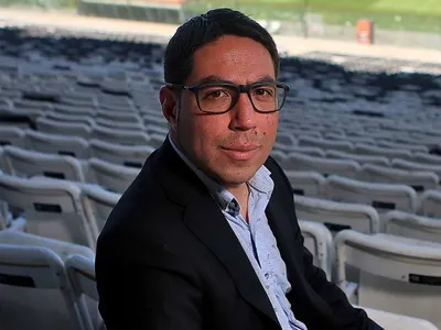 Presidente del CSD se va en picada contra líder político por polémico uso de imagen de Colo-Colo: «Bajeza que muestra su clasismo»