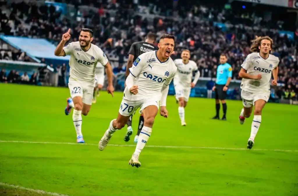 Alexis Sánchez decretó el 2-1 parcial ante el Lorient.