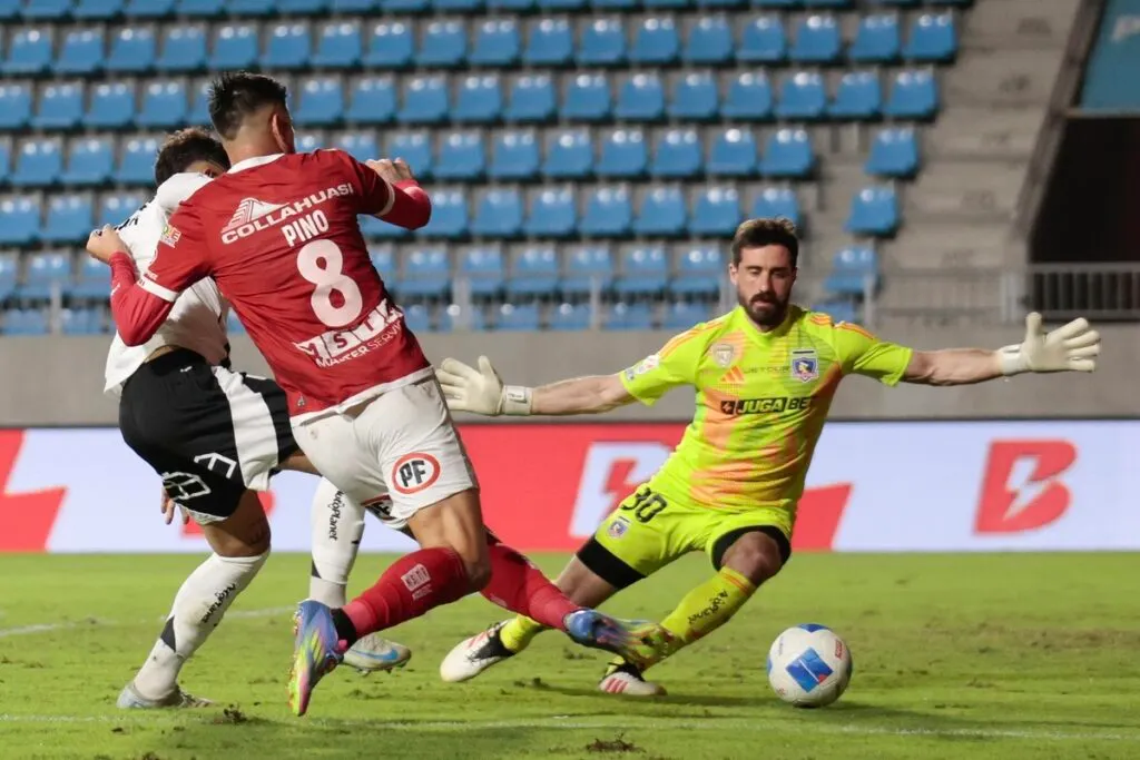 De Paul jugando por Colo-Colo ante Iquique.
