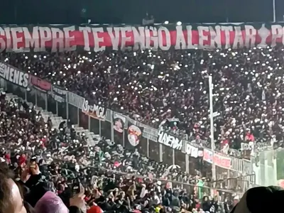 ¡Una verdadera locura! Así fue la despedida de la Garra Blanca con el himno de Colo-Colo de fondo tras el triunfo ante América Mineiro