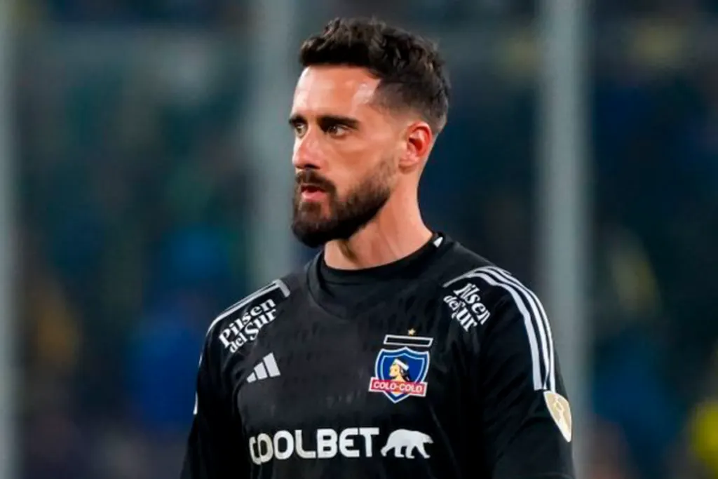 Fernando de Paul con cara de preocupación luego de defender el arco de Colo-Colo.