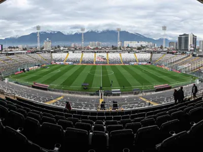 Preocupante situación: La sanción que arriesga la Selección Chilena por el mal estado de la cancha en el Estadio Monumental