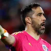 Olvidan a Claudio Bravo y nombran a los tres arqueros de La Roja en 2024: «Hay que dejar partir»