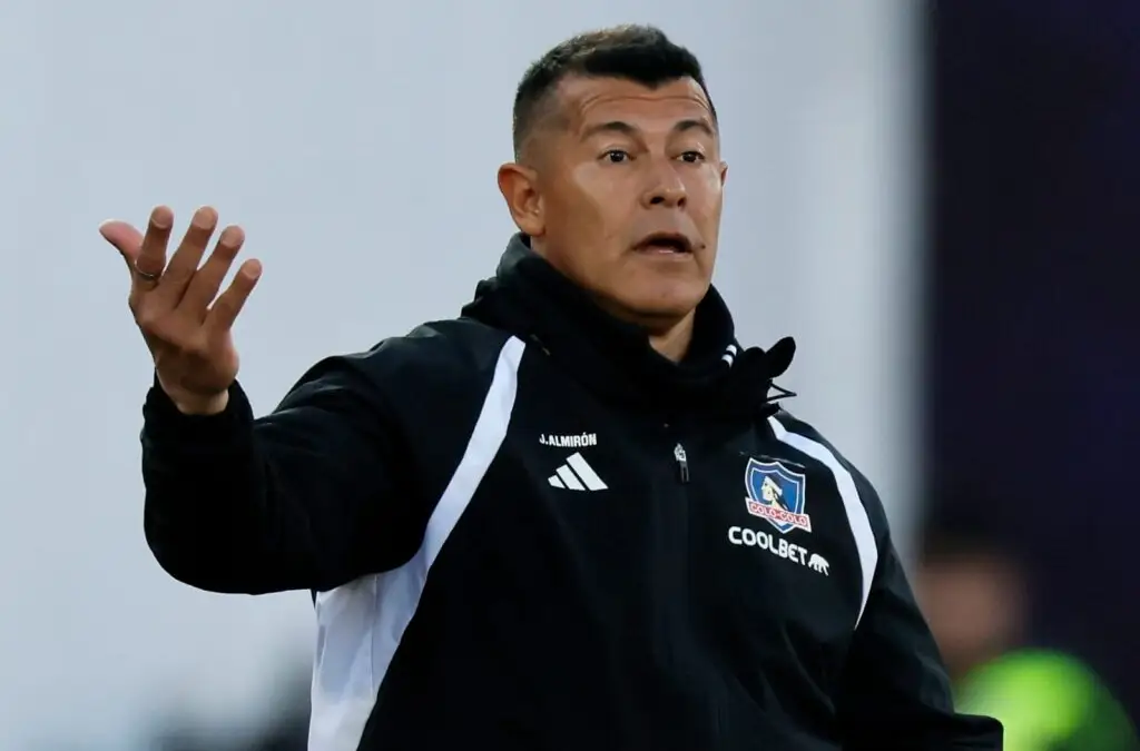 Jorge Almirón tendrá trabajo en Colo-Colo por la ausencia de cuatro jugadores convocados a La Roja.