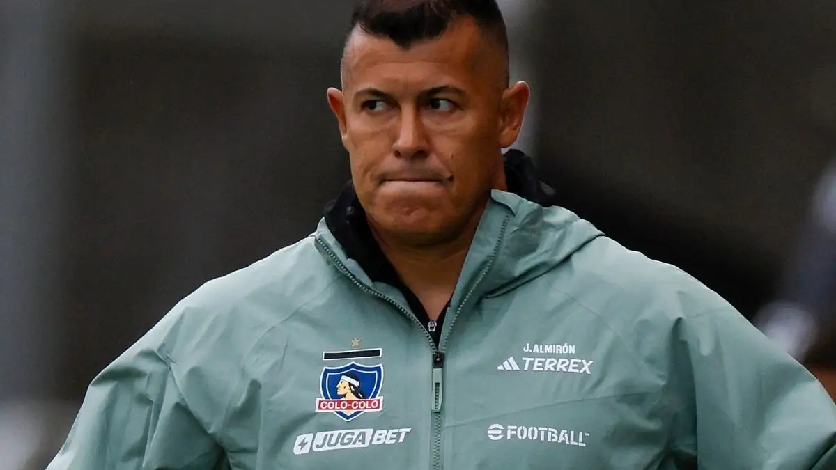 Jorge Almirón salió molesto del partido ante Santiago Wanderers.