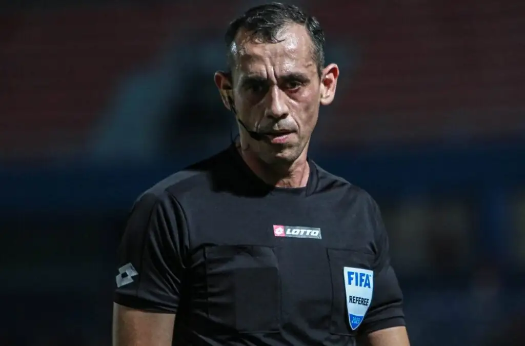 Juan Gabriel Benítez fue el árbitro designado para dirigir el duelo de Colo-Colo y Racing Club.