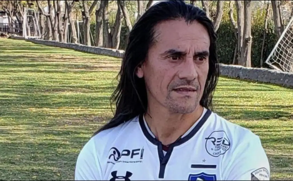Gabriel Mendoza descartó que Gustavo Quinteros se vaya a Vasco da Gama.