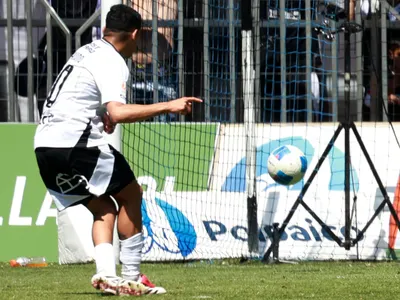 [VIDEO] El primero: Así fue el gol de Claudio Aquino en duelo de Colo-Colo y Huachipato