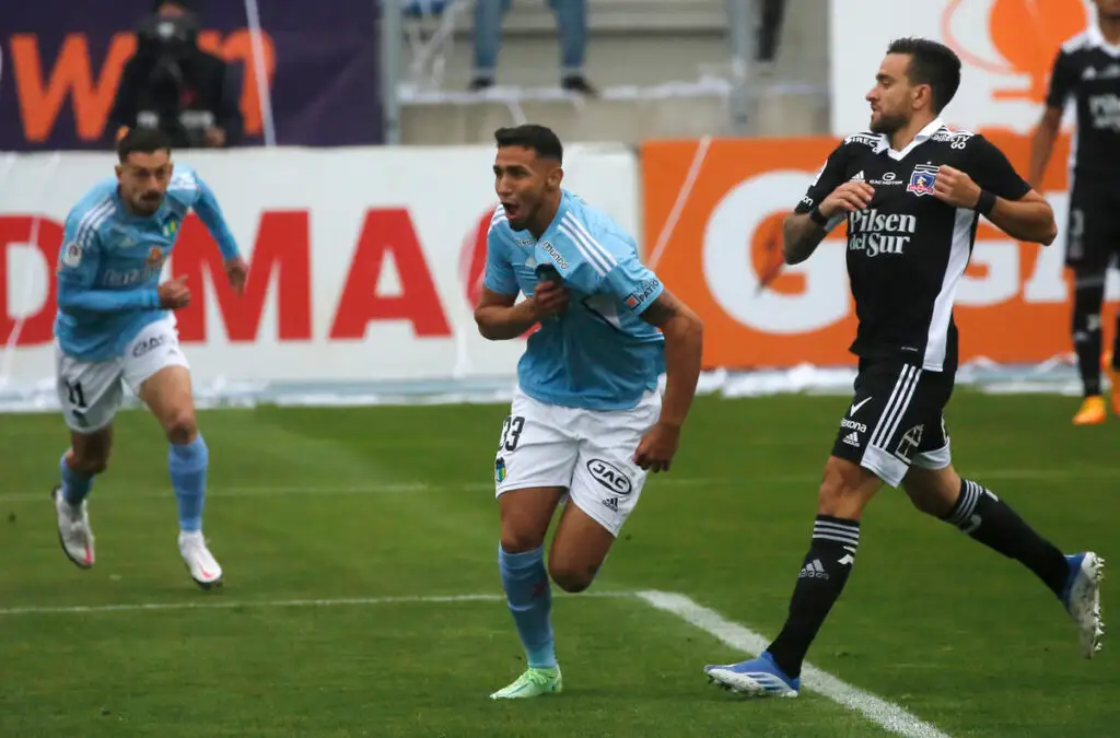 Esteban Moreira anotó su primer gol en el profesionalismo ante Colo-Colo.