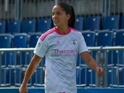 [Ex Colo-Colo] ¿Al Premio Puskas? Karen Araya se matricula con un espectacular golazo ante el Atlético de Madrid