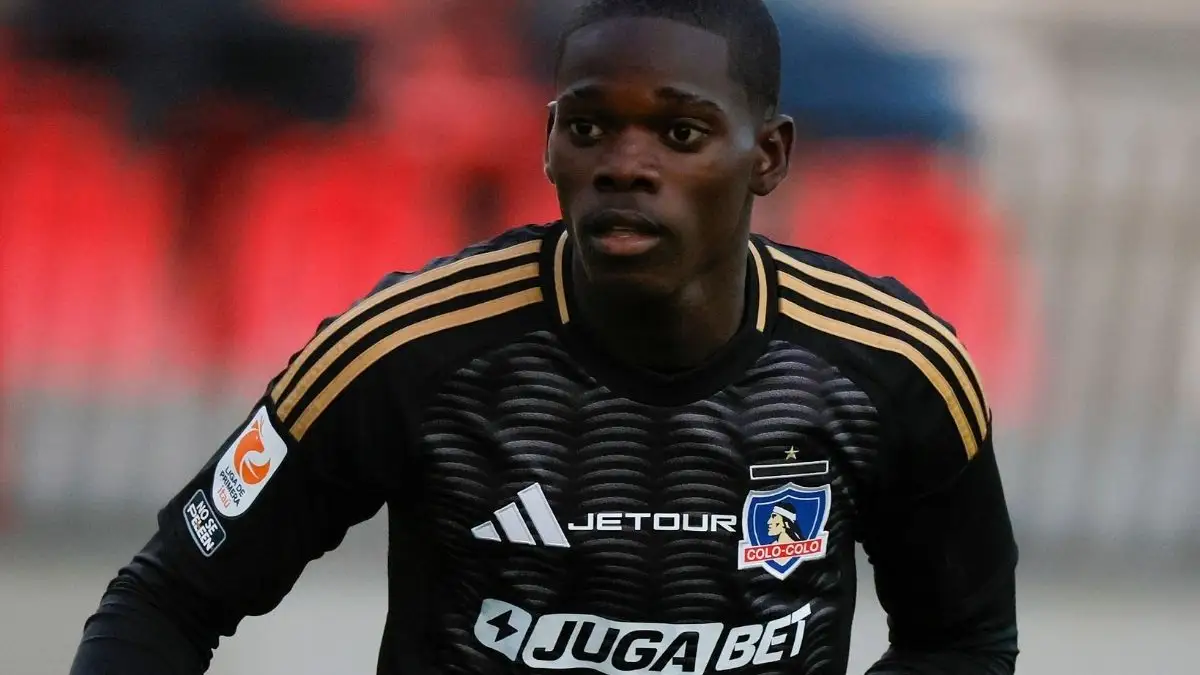 Manley Clerveaux hizo su debut con el primer equipo de Colo-Colo.