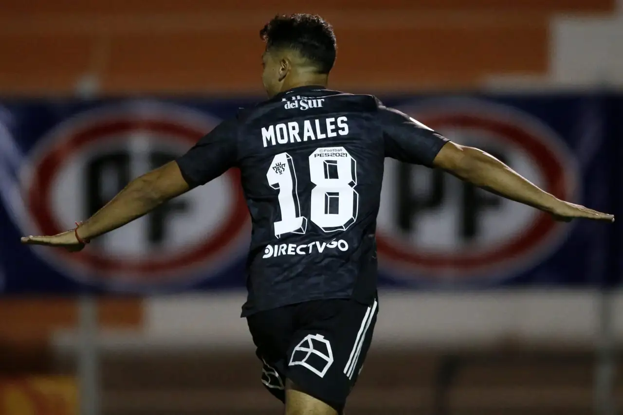Futbol, Cobresal vs Colo Colo. Fecha 2, campeonato Nacional 2021. El jugador de Colo Colo Ivan Morales celebra su segundo gol contra Cobresal durante el partido de primera division disputado en el estadio El Cobre de El Salvador, Chile. 03/04/2021 Andres Pina/Photosport Football, Cobresal vs Colo Colo. Second date, 2021 National Championship. Colo Colo’s player Ivan Morales celebrates after scoring his second goal against Cobresal during the first division match held at the El Cobre stadium in El Salvador, Chile. 03/04/2021 Andres Pina/Photosport