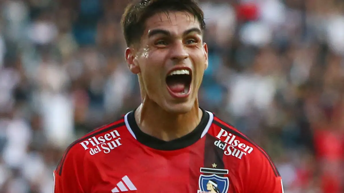 Erick Wiemberg con la camiseta de Colo-Colo.