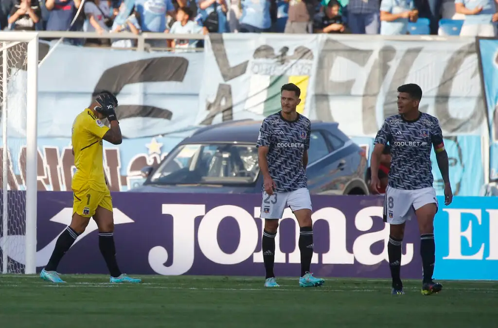 La línea defensiva tuvo un bajo rendimiento y Ramiro González sigue sin poder afirmarse en Colo-Colo.