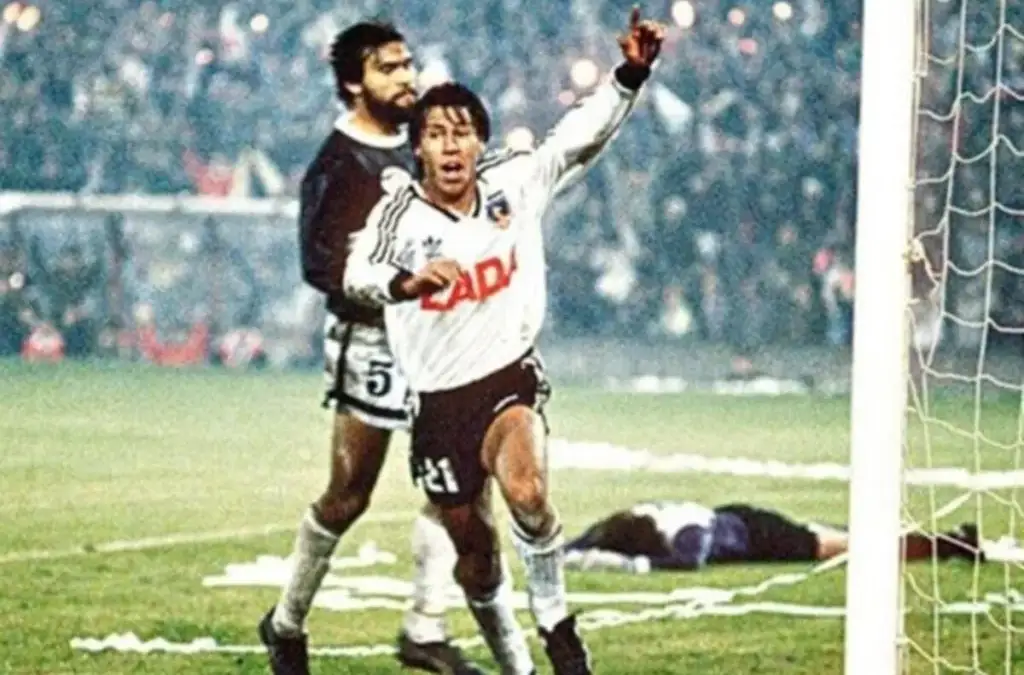 Leonel Herrera subastó su camiseta de campeón de Copa Libertadores.