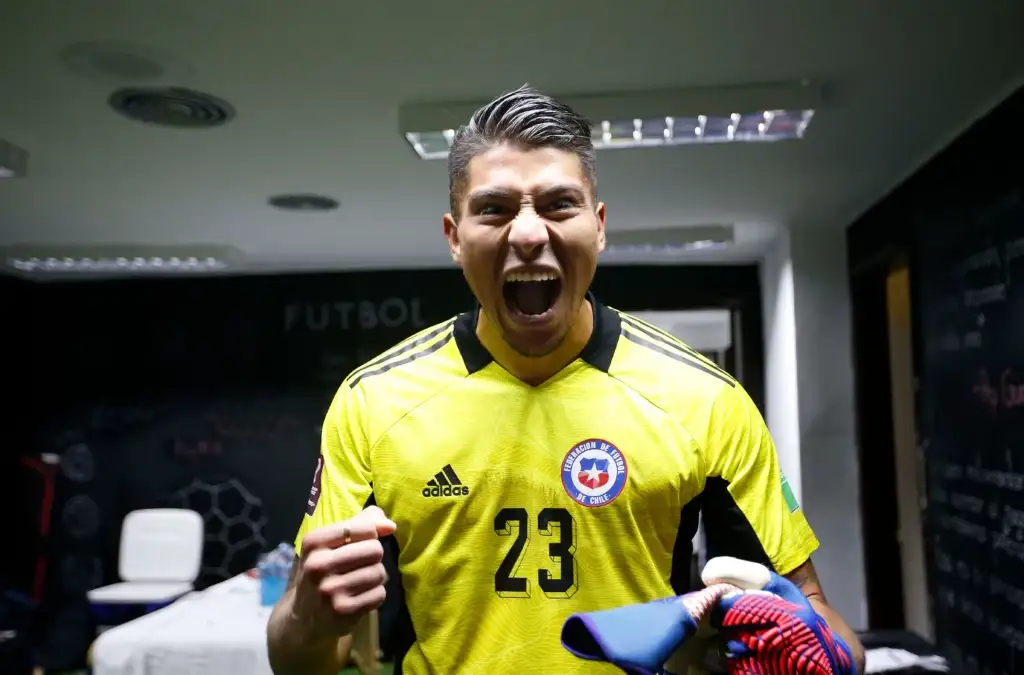 Brayan Cortés corre con ventaja para ser titular en la Selección Chilena.