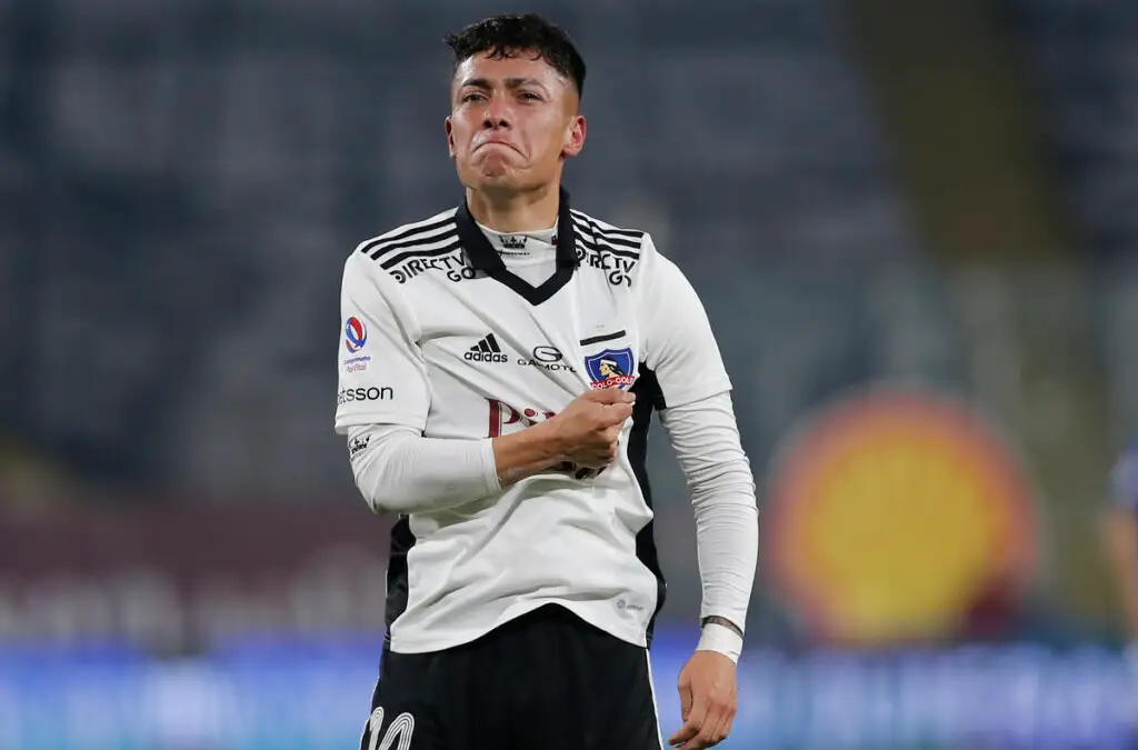Cristián Zavala celebra el gol que le dio el triunfo a Colo-Colo sobre Huachipato en el Campeonato Nacional 2022.