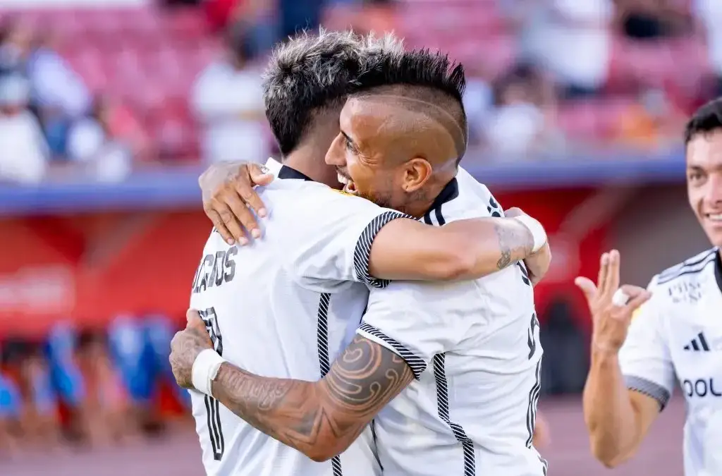 Arturo Vidal llenó de elogios a Carlos Palacios.