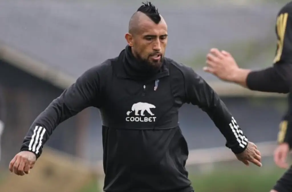 Arturo Vidal es uno de los jugadores que podría perderse el duelo ante Palestino por acumulación de tarjetas amarillas.