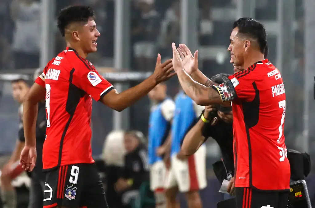 Damián Pizarro y Esteban Paredes en la despedida del goleador.