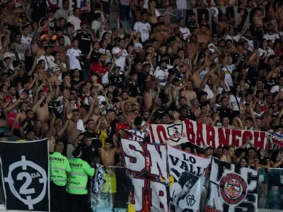 Nueve detenidos: El bochornoso actuar de hinchas de Colo-Colo tras el partido ante Fluminense en Brasil
