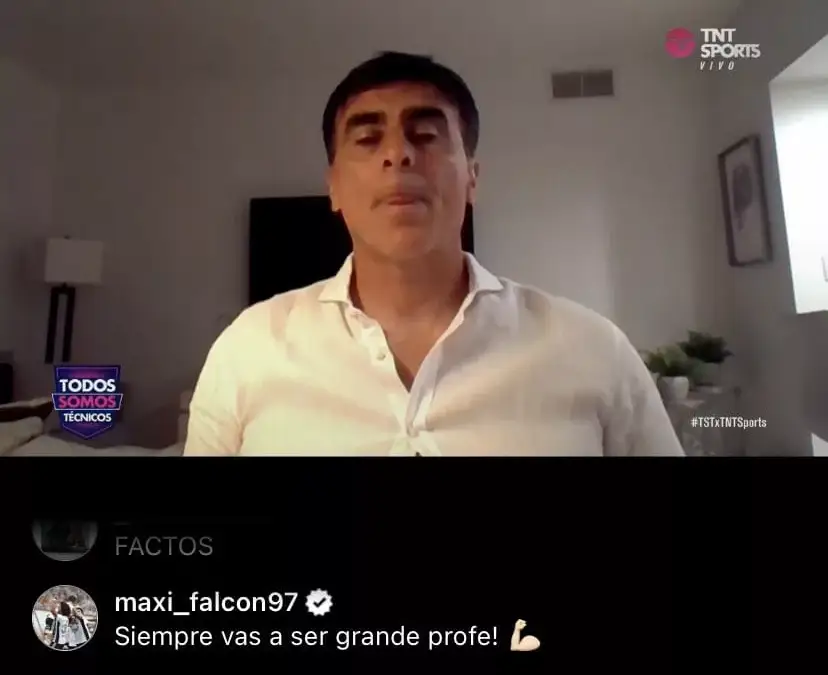 Maximiliano Falcón se brevemente de Gustavo Quinteros.