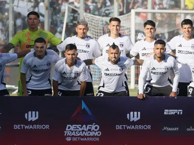 «No sabe dar un pase»: Hinchas destrozan a jugador de Colo-Colo por su desempeño frente a Racing Club