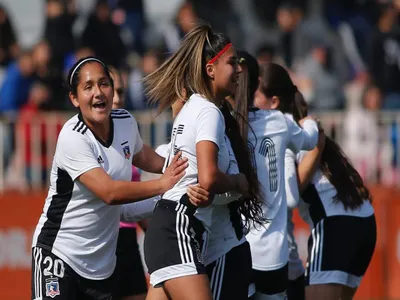 La particular celebración de Colo-Colo Femenino Sub 19 tras obtener el título ante la U