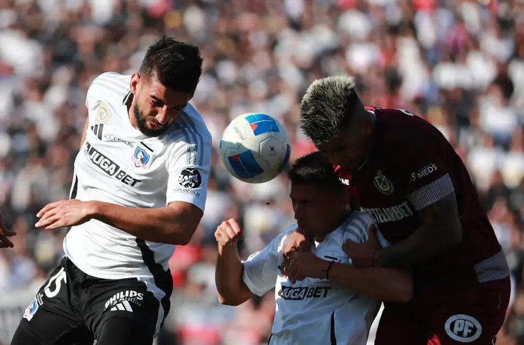 El defensor fue titular por segundo partido consecutivo. Foto: Felipe Zanca/Photosport.
