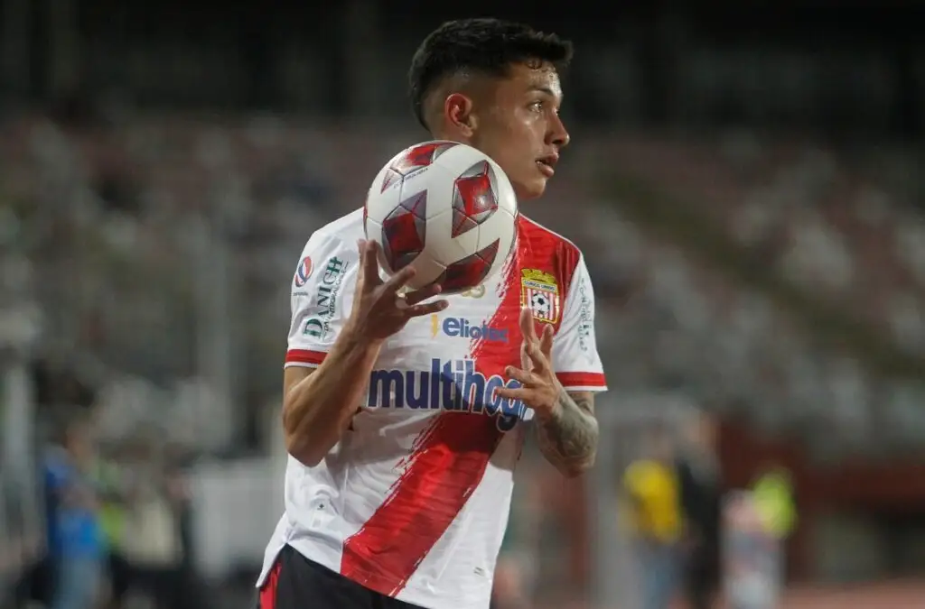 Cristián Zavala en su debut con la camiseta de Curicó Unido.