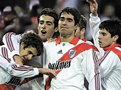 Un ex Barcelona: Revelan dos nuevos nombres para el Duelo de Leyendas de Colo-Colo vs River Plate