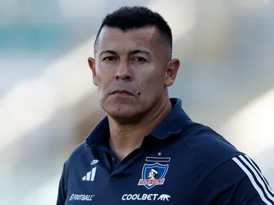 «Hizo ese diagnóstico»: Periodista revela que Jorge Almirón exigió dos nuevos refuerzos en Colo-Colo