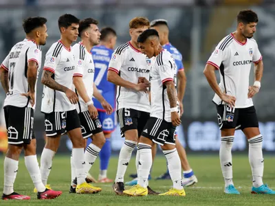 Jugadores de Colo-Colo se ganan las críticas de los hinchas tras encontrón de Jordhy Thompson y Matías Zaldivia