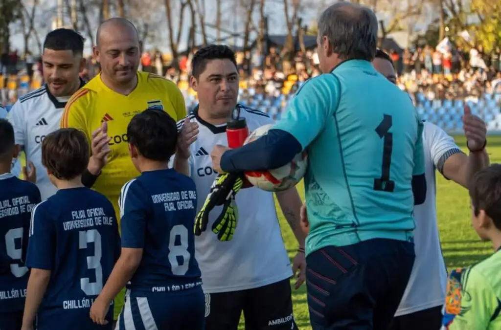 Colo-Colo y la U disputaron un Superclásico de Leyendas.