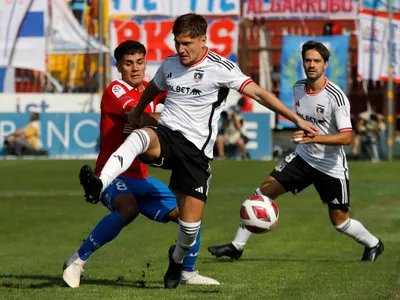 Hinchas de Colo Colo revientan a Leonardo Gil tras su expulsión ante UC: «¡Qué se vaya del club!»