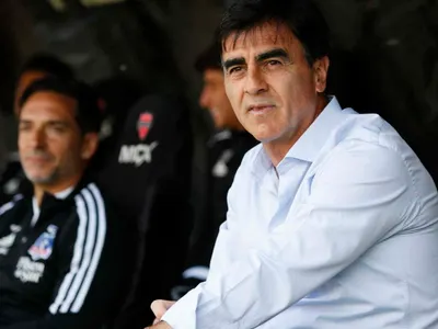 ¿Lo escuchará? Ex DT campeón con Colo-Colo le manda un consejo a Gustavo Quinteros ante el éxodo de jugadores