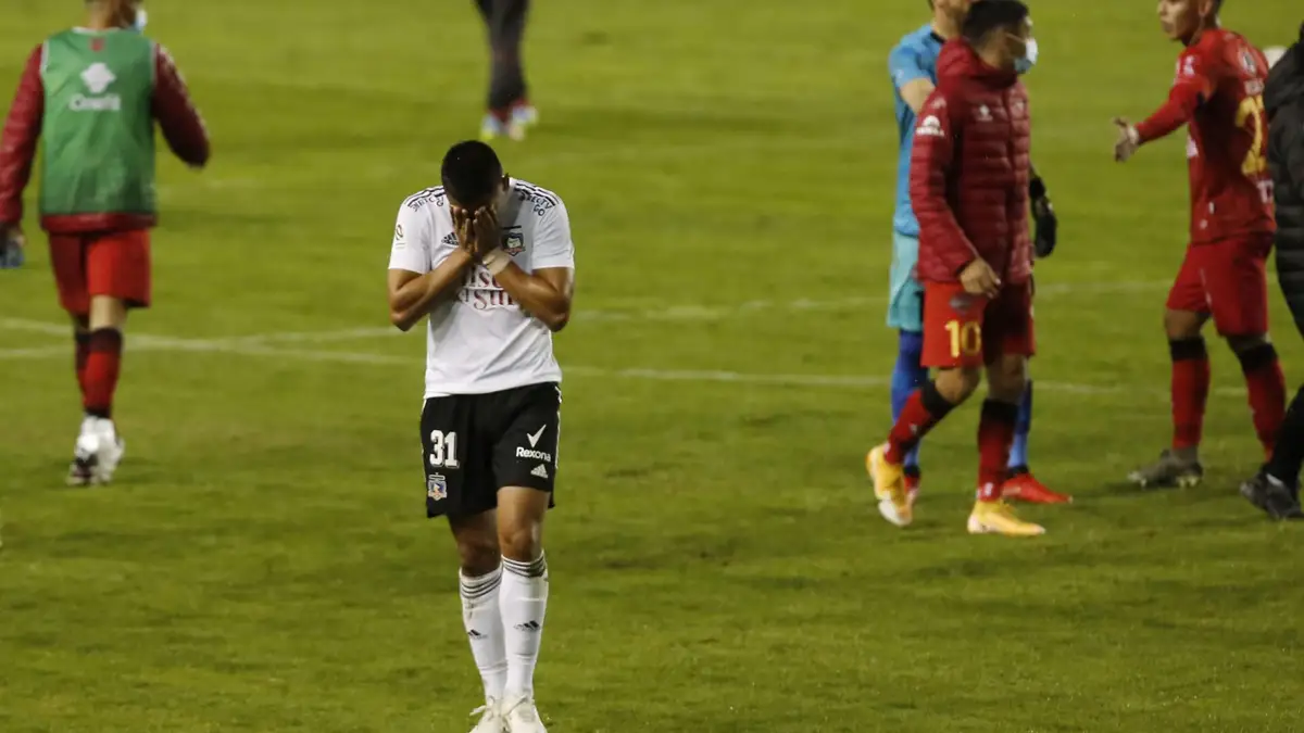 Futbol, Ñublense vs Colo Colo. sexta fecha, campeonato nacional 2021. El jugadore de Colo Colo Luciano Arriagada se lamenta luego de perder contra Ñublense durante el partido de primera division realizado en el Estadio Bicentenario Nelson Oyarzun. Chillan, Chile. 01/05/2021 Jonnathan Oyarzun/Photosport Football, Ñublense vs Colo Colo. Sixth date, 2021 National Championship. Colo Colo’s player Nicolas Garrido react after loosing against Ñublense for first division football match at Bicentenario Nelson Oyarzun stadium. Chillan, Chile. 01/05/2021 Jonnathan Oyarzun/Photosport