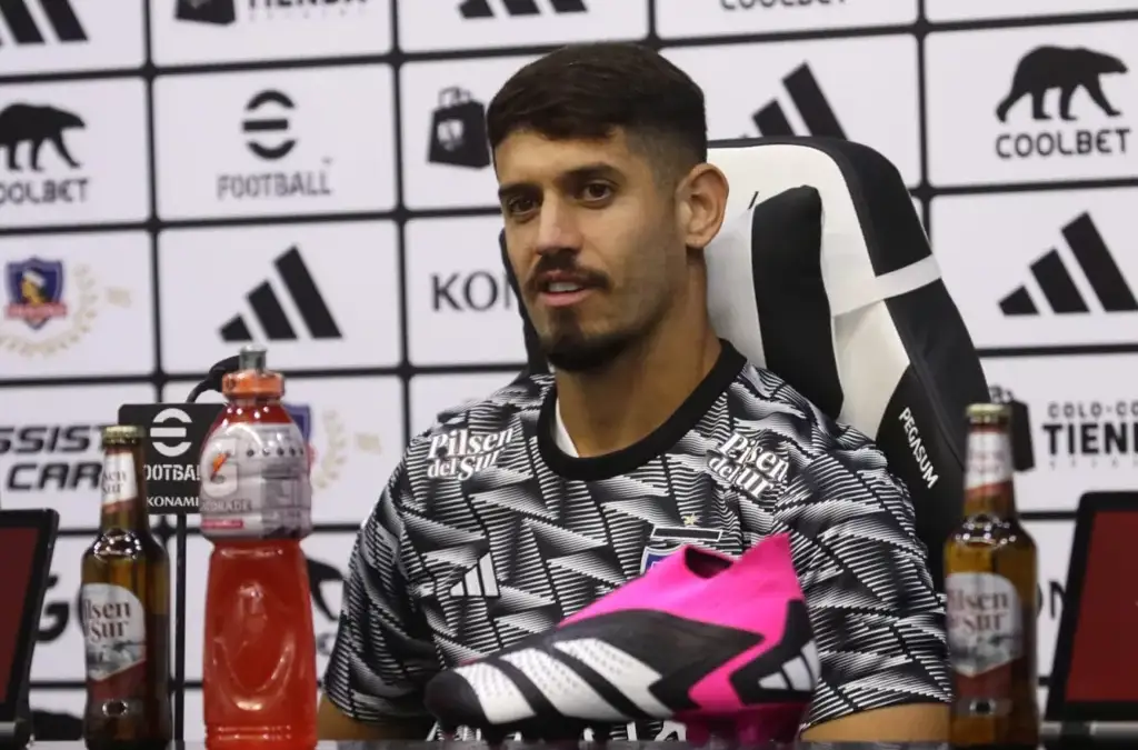 Matías de los Santos en su presentación como jugador de Colo-Colo.