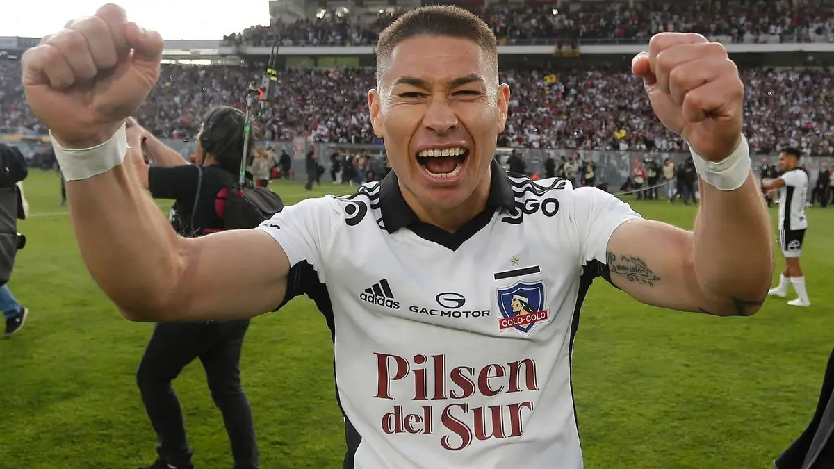 Óscar Opazo durante la celebración de la obtención del título N°33 de Colo-Colo.