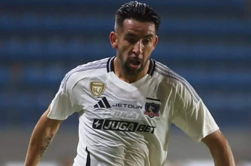 Mauricio Isla no entrenó en la práctica de este jueves en el Estadio Monumental.