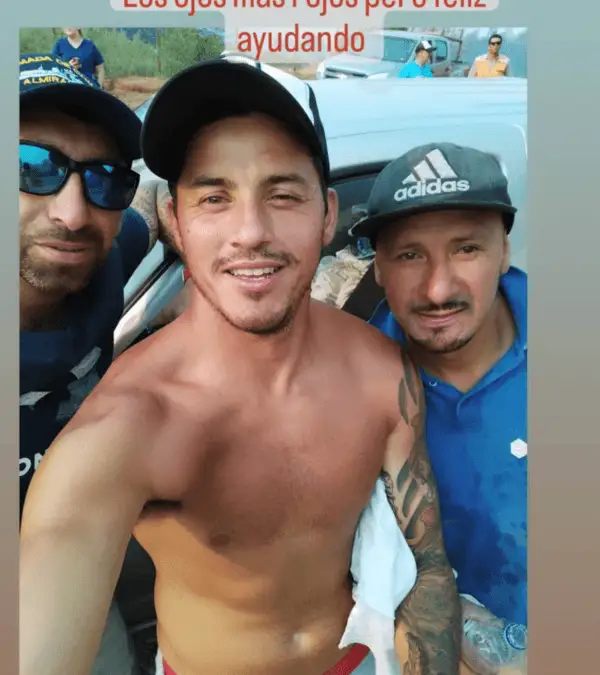 Nery Veloso ayudando a los damnificados por los incendios