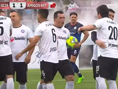 ¡Una joya! Así fue el golazo de Jaime Valdés en la victoria del Team Paredes en el Superclásico solidario