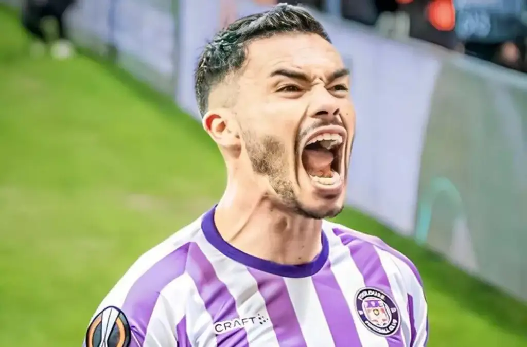 Gabriel Suazo celebrando un gol con el Toulouse.