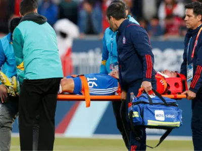 La Roja está al tanto: Se conoció el parte médico de Felipe Loyola tras duro golpe en la cabeza en triunfo ante Uruguay