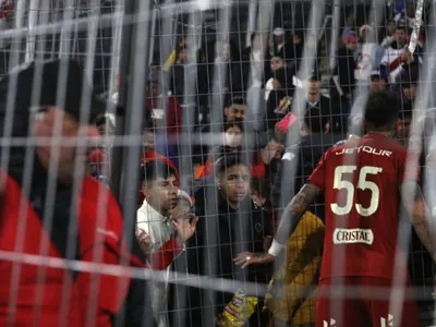 [VIDEO]: Así se vivió desde la barra de Universitario el enfrentamiento con hinchas de Colo-Colo