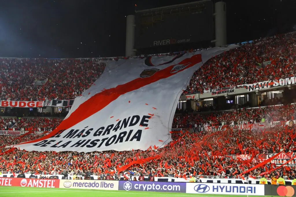 Futbol, River Plate vs Colo Colo. Cuartos de Final, Copa Libertadores 2024. Hinchas de River Plate durante el partido de copa libertadores contra Colo Colo disputado en el estadio Monumental en Buenos Aires, Argentina. 24/09/2024 Alejandro Pagni/Photosport Football, River Plate vs Colo Colo. Quarter finals, Copa Libertadores 2024. River Plate fans during the copa libertadores match against Colo Colo at the Monumental stadium in Buenos Aires, Argentina. 24/09/2024 Alejandro Pagni/Photosport